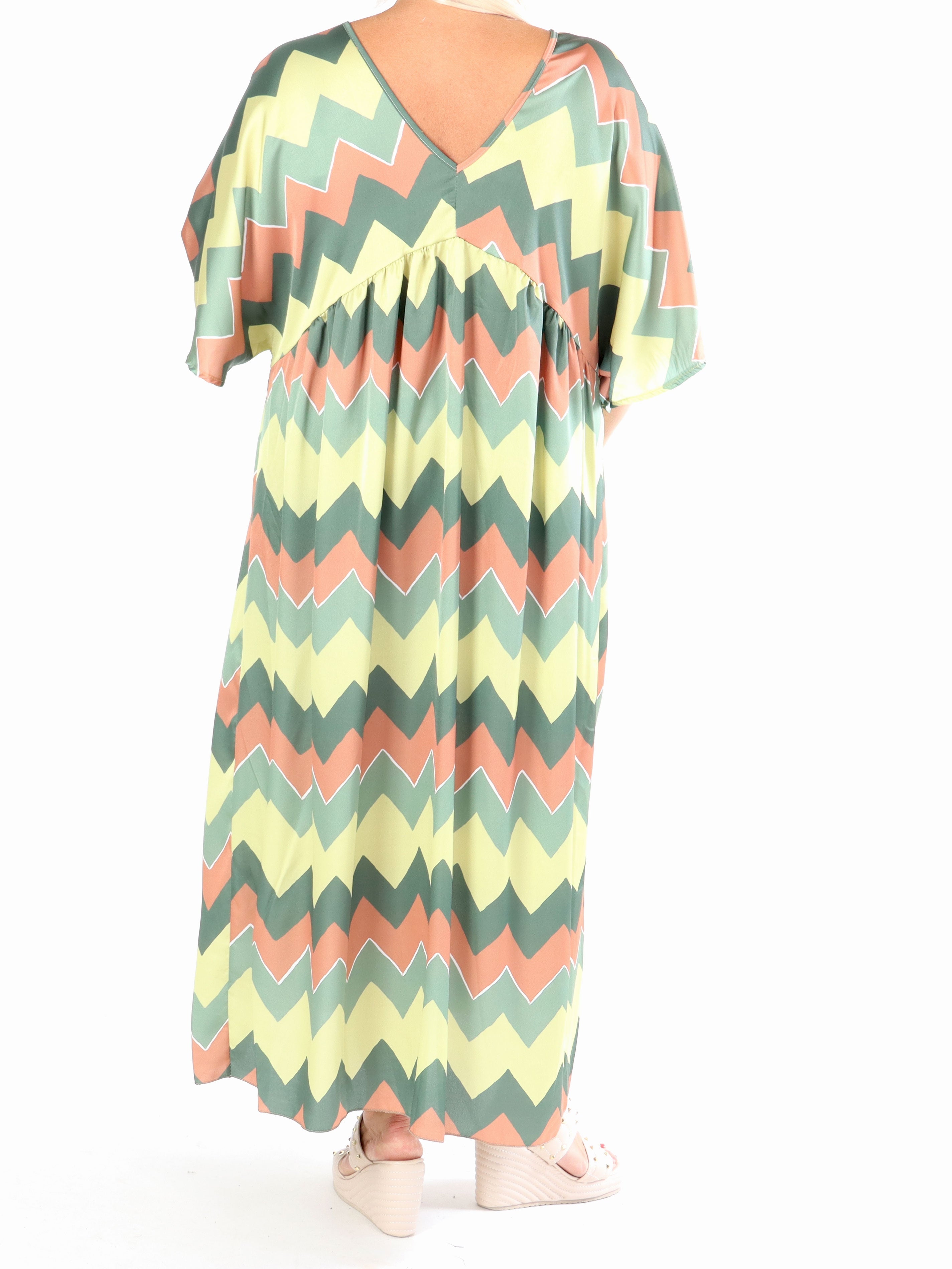 Johanna - Söt plus size klänning med sicksackmönster